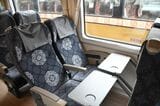 「悠久」編成の車内（記者撮影）