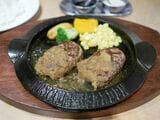 完成した爆弾ハンバーグ（筆者撮影） 