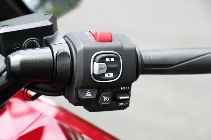 ハンドルスイッチ右
