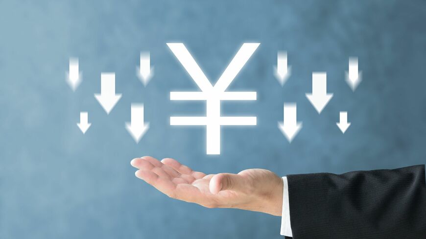 円安にはメリットとデメリットの双方ある中で、日本にとっての円安はトータルでどう評価すべきなのでしょうか（写真：タカス／PIXTA）