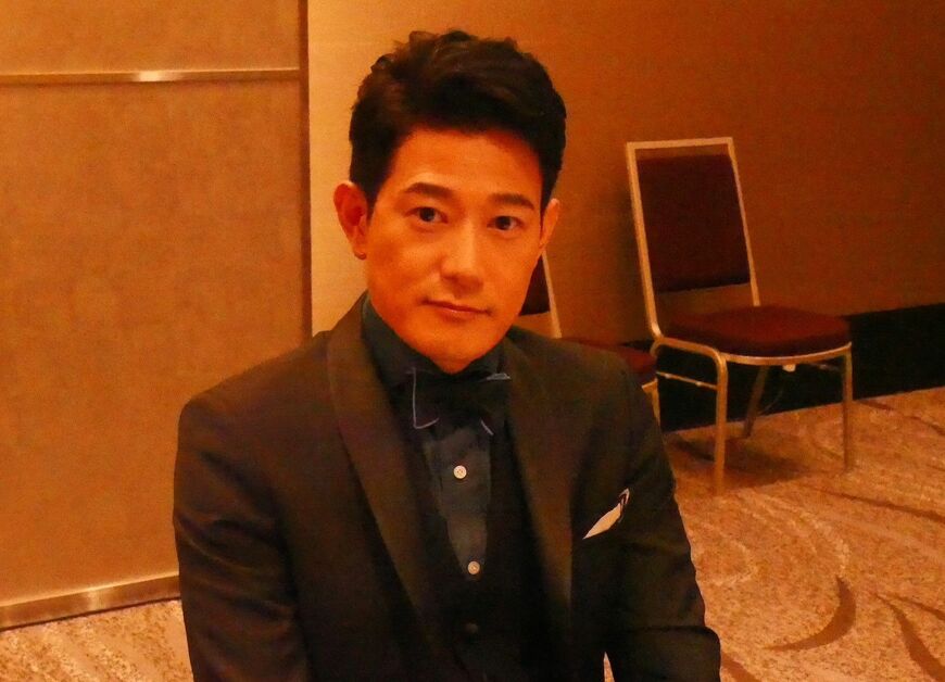 矢野浩二（やの こうじ）/1970年生まれ。大阪府出身。2000年に中国ドラマに出演したのをきっかけに、数多くの映画、ドラマで出演する一方、バラエティー番組にも積極的に出演し、中国で高い知名度を獲得。2015年には年日本政府から日中の綜合理解に貢献したとして外務大臣表彰も受けている（写真提供：オスカープロモーション）