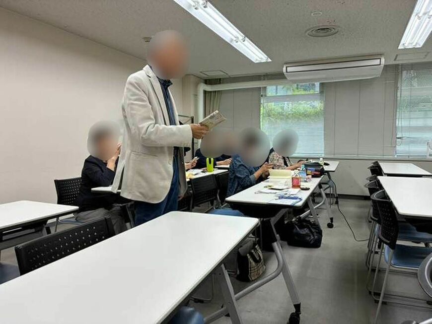 漢詩を吟じる男性（画像：筆者撮影）