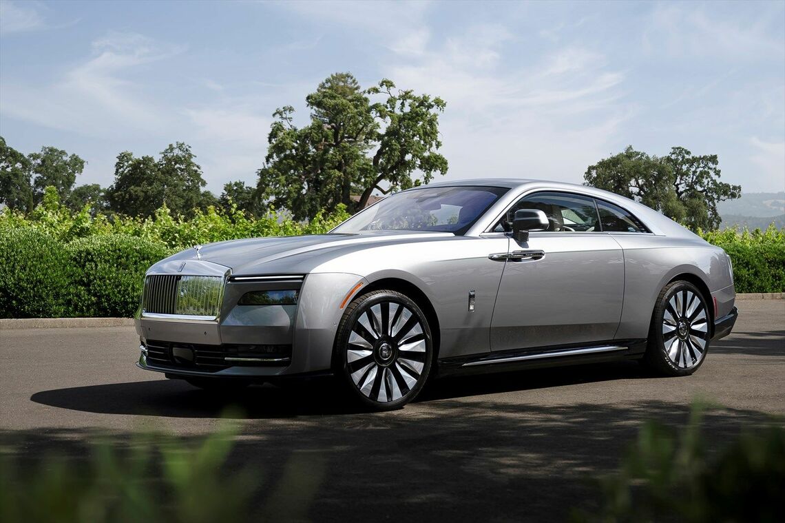 日本でも2023年6月30日にお披露目されたロールス・ロイス スペクター（写真：Rolls-Royce Motor Cars）