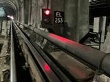 トンネル内の信号機。略称の”EL”は「イーストロンドンライン」の名残り（筆者撮影）