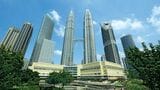 シンガポールやタイに比べた物価の安さも中国人観光客を引きつけている。写真はクアラルンプールのランドマークであるペトロナス・ツインタワー（マレーシア政府観光局のウェブサイトより）