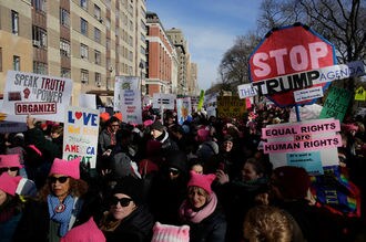 全米各地で｢反トランプ｣行進が行われたワケ