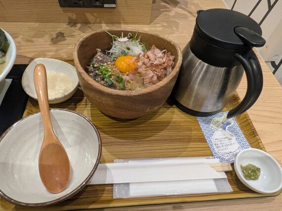 「こめらく にっぽんの、お茶漬け日和。」の宇和島鯛×薪焼きかつおの贅沢ひゅうが飯