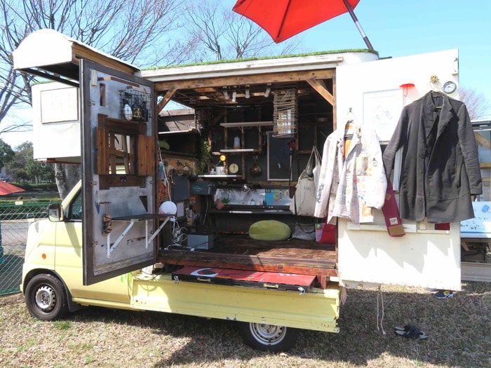 小さいながらも我が家という趣きのバン