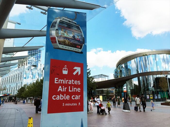 乗り場案内にはまだEmiratesの文字が残る