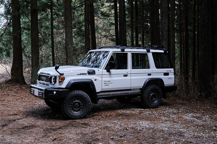 トイファクトリーのトヨタ「ランドクルーザー70」車中泊キット（写真：トイファクトリー）