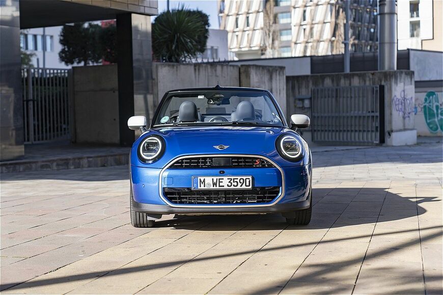 MINI（ミニ）の新型「ミニ・クーパー・コンバーチブルS」（写真：MINI）
