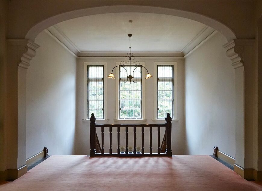 旧近衛師団司令部の階段上