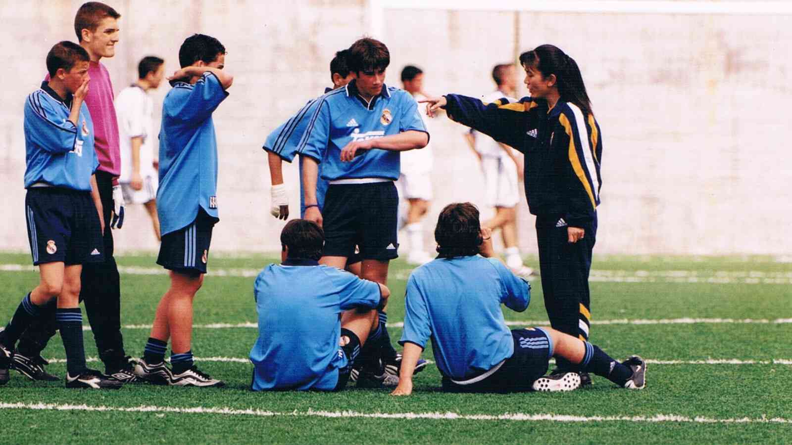 スペイン初 日本女性サッカー監督 怒涛の人生 リーダーシップ 教養 資格 スキル 東洋経済オンライン 社会をよくする経済ニュース