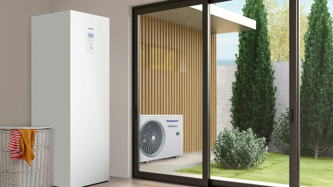 パナソニックが展開するヒートポンプ式暖房。ヒートポンプは空気中の熱をくみ上げるため一般的に寒冷地に弱いが、空質空調事業を統括する道浦正治社長は「寒冷地での性能は他社より頭1つ抜けていると自負」する(写真:パナソニック)