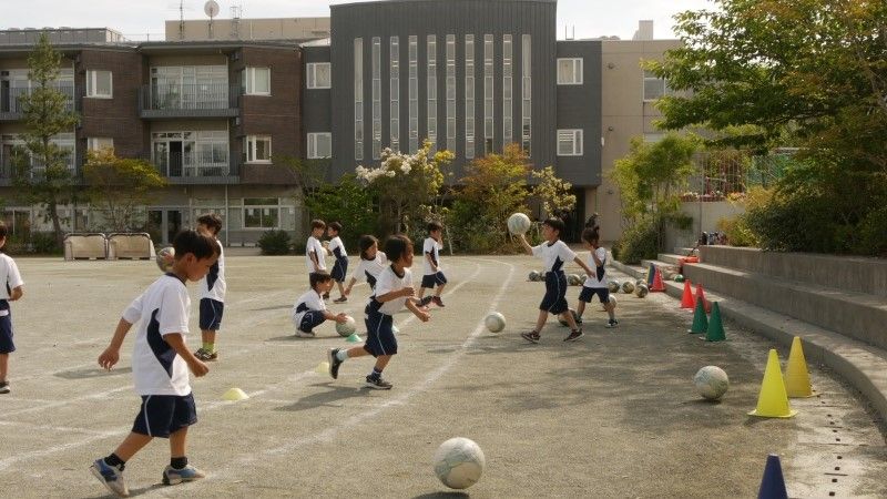 夏休みや放課後になると、今の子どもたちはどこで何を楽しんでいるのでしょうか（写真：放課後NPOアフタースクール）