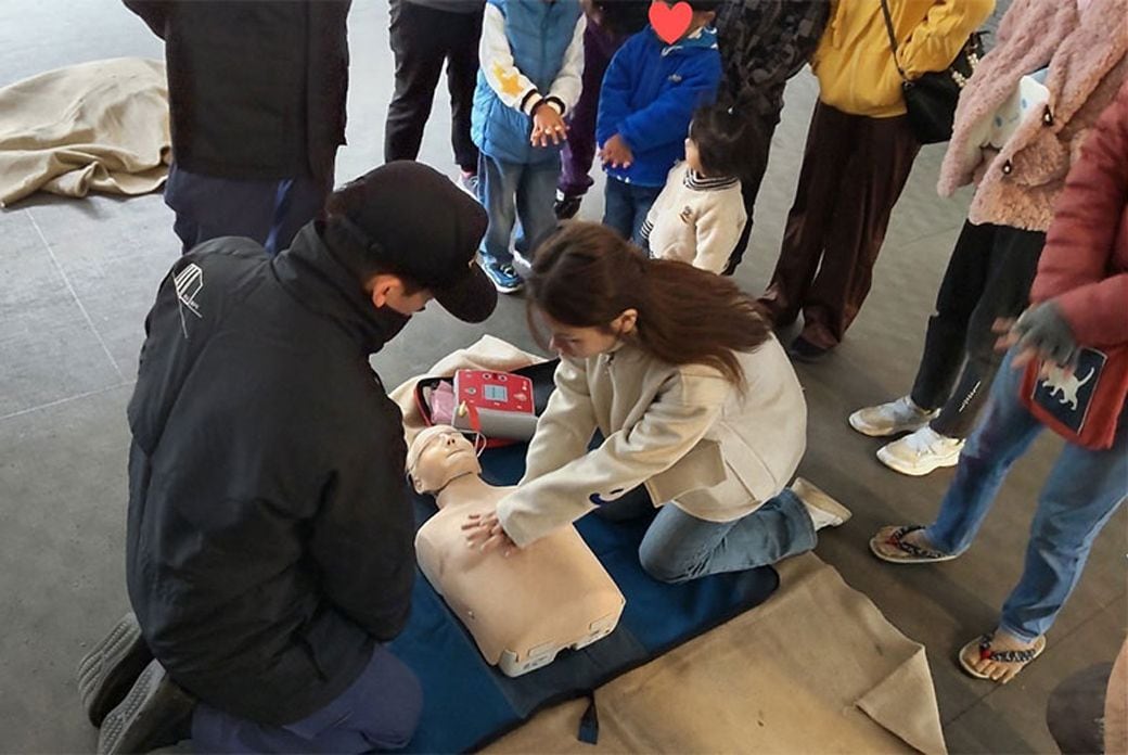 団地内で行った防災訓練の様子。自治会もさまざまな国籍の役員が加わり、芝園かけはしプロジェクトのメンバーも参加して活動を維持している（画像提供／芝園かけはしプロジェクト）