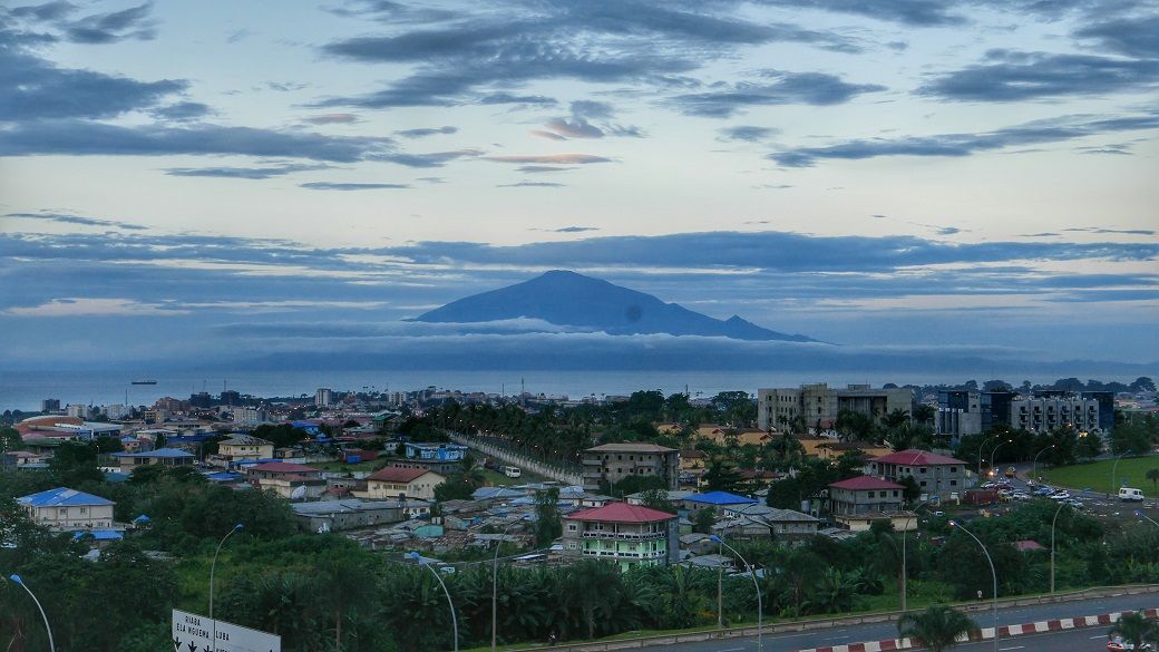 赤道ギニアの首都・マラボからカメルーン方面を臨む（写真：iStock/Diego Ramos dirator）