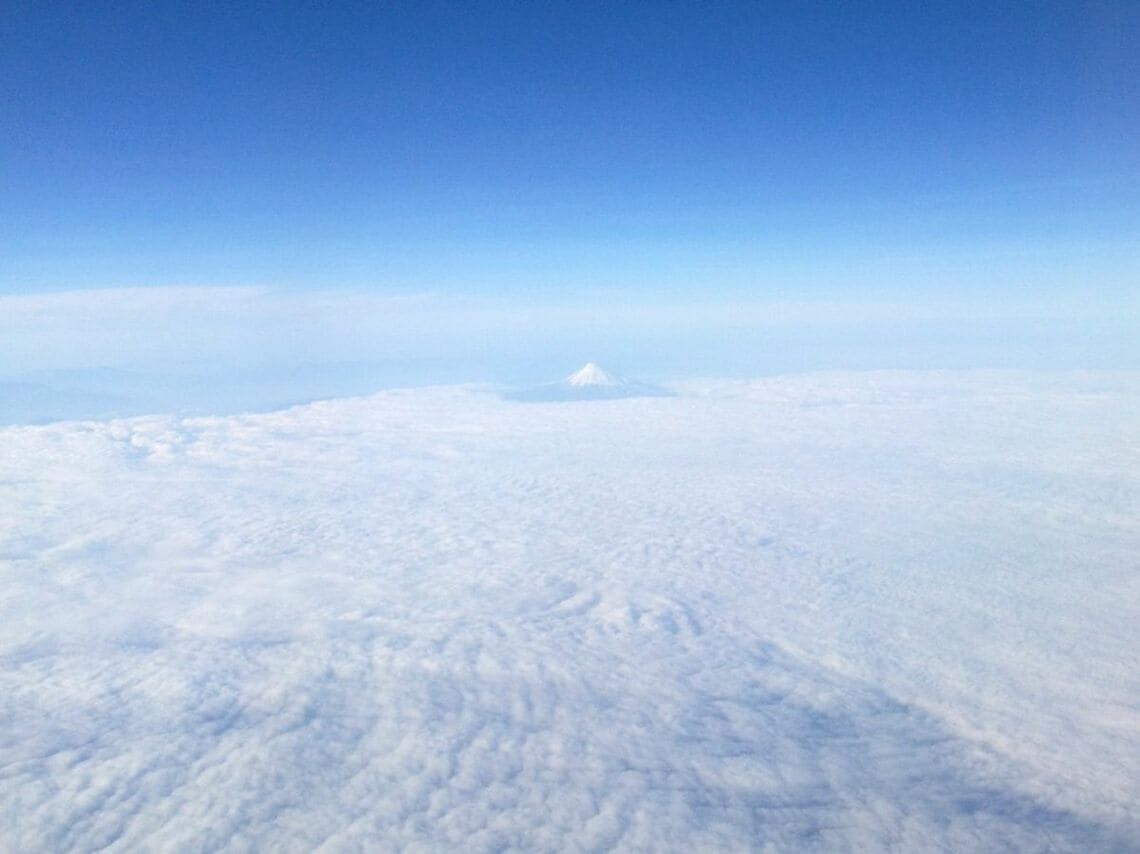 飛行機の中から見た富士山