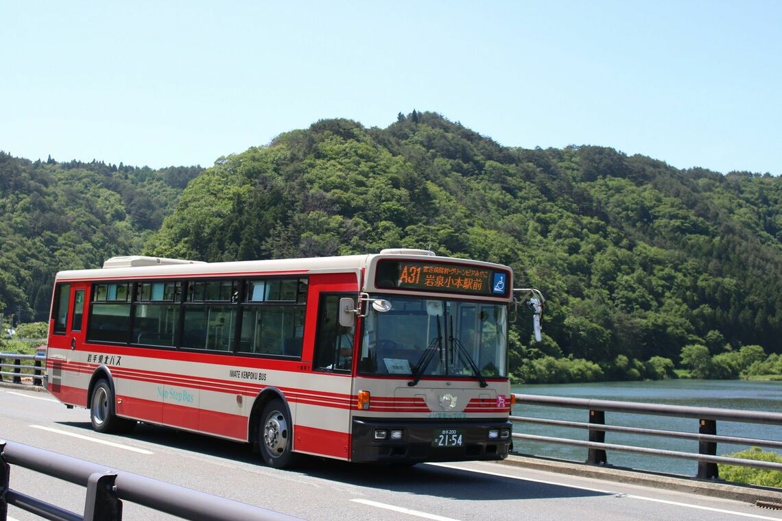 岩泉町内を走る岩泉小本駅前行き岩手県北バス（筆者撮影）