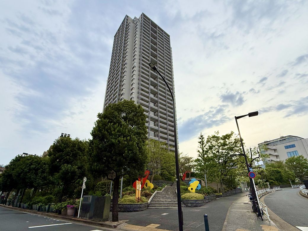 代官山に初めて生まれたタワーマンション。2000年放送のテレビドラマ『やまとなでしこ』にも登場した（筆者撮影）
