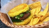 世界が注目する｢ラーメンバーガー｣って何？ その答えはニューヨークにあった