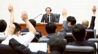総裁の失言で大幅円安､為替介入を｢機内｣指示