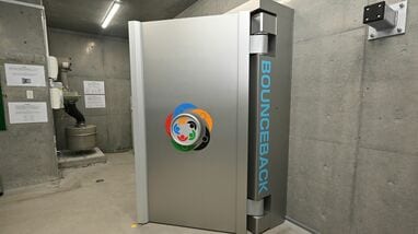 1.4トン防爆扉が片手でスッと開く――イトーキが営業チーム新設､｢600億～1000億円｣シェルター新市場に先回り