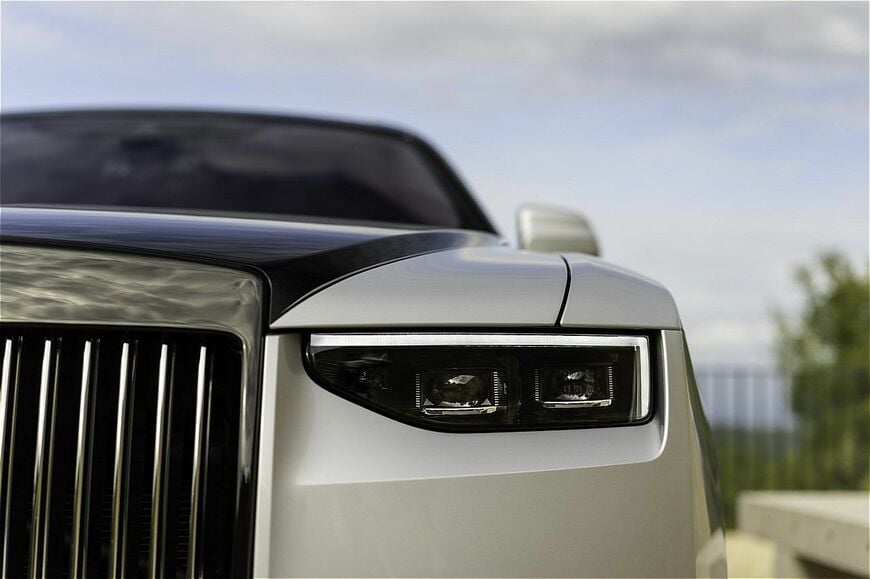 ロールス・ロイス「ブラックバッジ・ゴースト・シリーズⅡ」のAESTHETE - Jubilee Silver & Black（写真：Rolls-Royce Motor Cars）