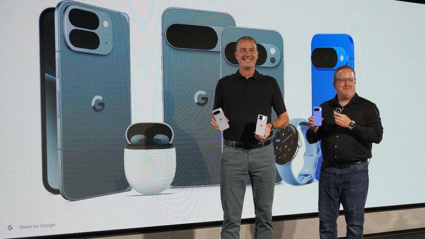 左から、Google Pixel プロダクトマネジメント シニア ディレクター ピーター・プルナスキー（Peter Prunaske）氏とPixel Watch Software プロダクト マネジメント ディレクター ライアン・クレムズ（Ryan Krems）氏