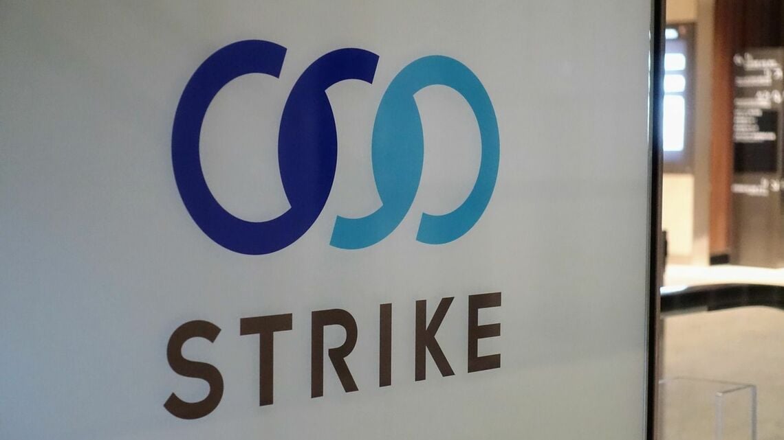 ストライク社のロゴ