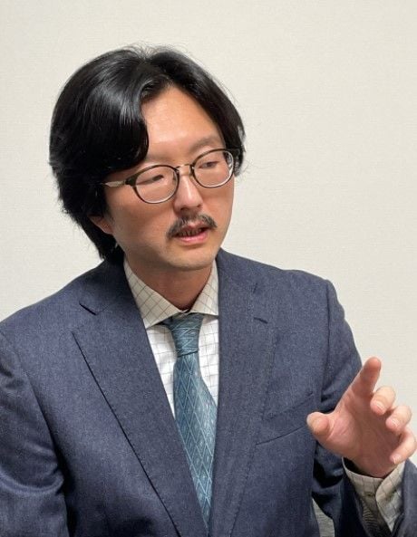 大場 一央（おおば かずお）／1979年、札幌市生まれ。早稲田大学教育学部教育学科教育学専修卒業。早稲田大学大学院文学研究科東洋哲学専攻博士後期課程単位取得退学。博士(文学)。現在、早稲田大学、明治大学、国士舘大学などで非常勤講師を務める。専門は王陽明研究を中心とする中国近世思想、水戸学研究を中心とする日本近世思想。著書に『心即理―王陽明前期思想の研究』(汲古書院)、『近代日本の学術と陽明学』(共著、長久出版社)、『武器としての「中国思想」』（東洋経済新報社）などがある（写真：筆者提供）