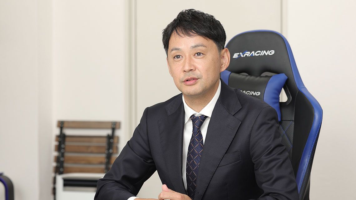 山田佳央（やまだ・よしお）個別指導塾ココロミル塾長早稲田大学政治経済学部卒、日本たばこ産業に勤務後、2009年に「ココロミル」を創業。「できない子にこそ良い講師が指導する」という理念で、渋谷、新宿、麻布十番に3校舎を展開。年の半分は満席、キャンセル待ちの塾。指導実績は20年、3000名を超える。子ども一人ひとりの課題の理解を重視する「聞く」授業で子どものやる気と学力を伸ばし、合格という結果を出す。また、学力の育成と同時に合格して進学先にも通えるようなステップと支援、育成を実施。年間数百名を超える相談を受け、自身も生徒指導に当たっている。3児の父。著書に『不登校からの進学受験ガイド 受験で不登校を解決する方法』（ユサブル）、『日本語力がアップする小学国語900のことば』（双葉社）、『国語の心得 最小の努力で得点を最大化する方法』（国書刊行会）（撮影：尾形文繁）