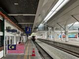 近代的な造りのマレーシア側パダン・べサール駅。柵の向こうが国際列車発着場所＝2022年9月（筆者撮影）