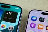 iPhone 17（右）、iPhone 16（左）