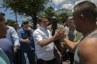 ブラジル大統領がマスク着用義務の免除を検討 医療専門家からは時期尚早と批判の声あがる