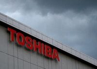東芝が東証2部に降格､5816億円の債務超過 実施は8月1日付､有価証券報告書提出も延期