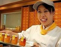 事業所内託児施設を開設した老舗の菓子会社、子育てしやすい職場が企業の成長を支える