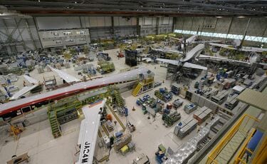 三菱重工MRJ､初飛行の延期でどうなる？ 2017年の初号機納入に向け､開発