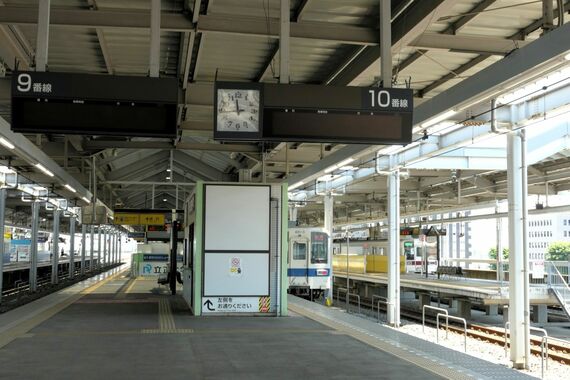 東武 太田駅 ホーム