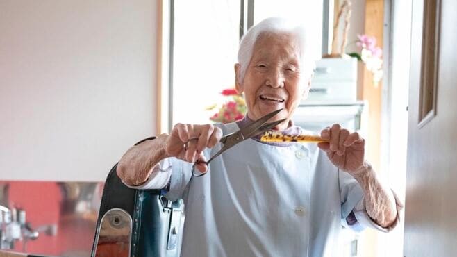 108歳女性｢世界最高齢の理容師｣に認定された日