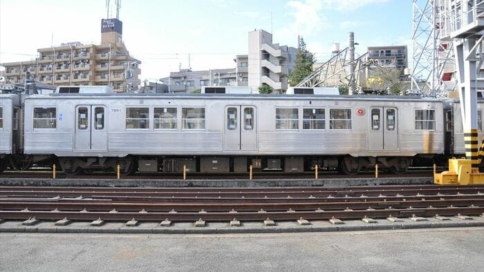 中間車両「7801」号車の車体は1964年製だ