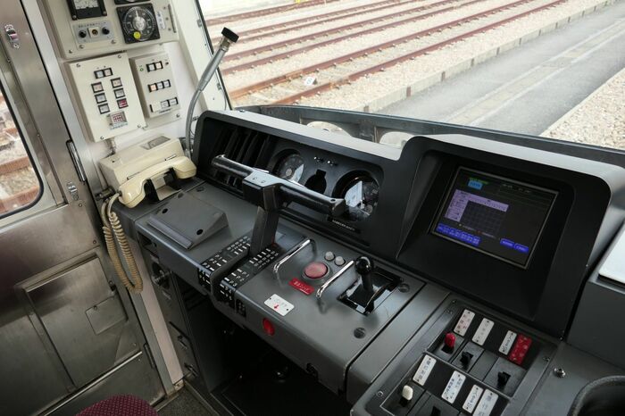 アルミ車（1次車）の運転台