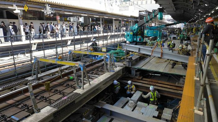 構築が進むホームの拡幅部分