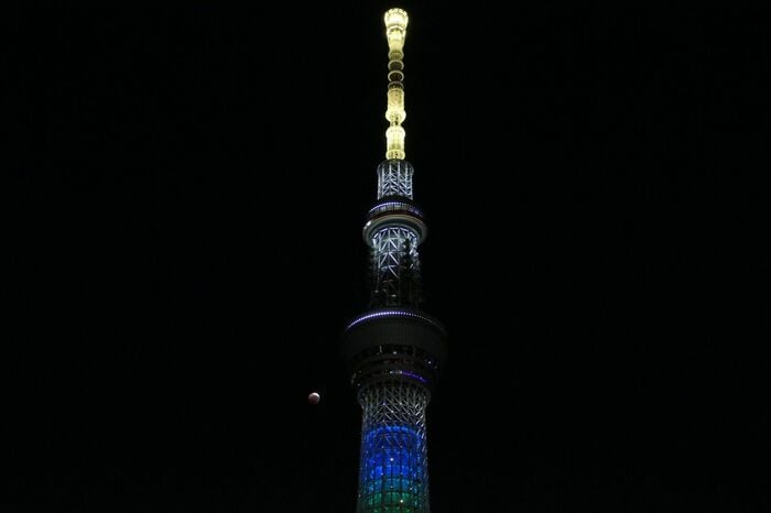 月食と東京スカイツリー