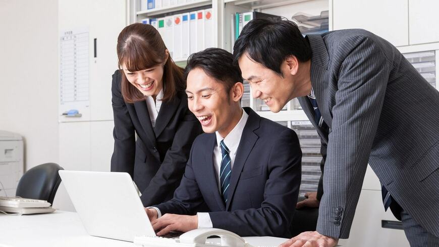 新入社員が辞めない働きやすい会社はどこか。「3年後離職率」の低い会社をランキングで取り上げた （写真： EKAKI / PIXTA）