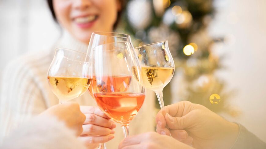 「コロナのせいで結婚が減った」という論説は本当なのでしょうか（写真：Ushico／PIXTA）