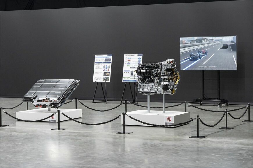 新型RAV4ワールドプレミアの様子（写真：トヨタ自動車）