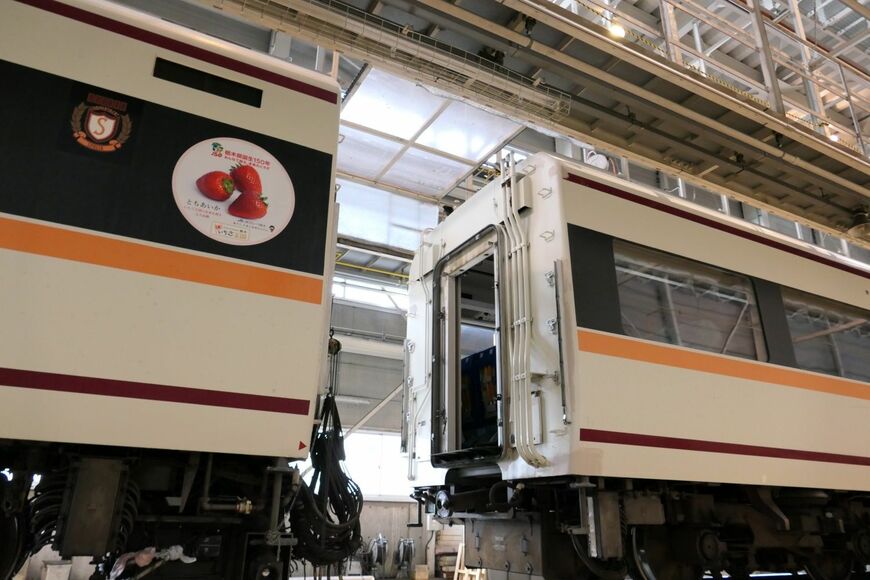 南栗橋工場の100系スペーシア