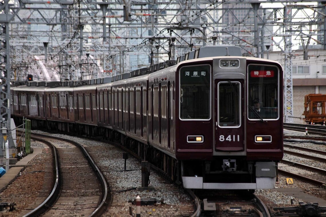 8000系（写真は京都線8300系）は阪急電車の
