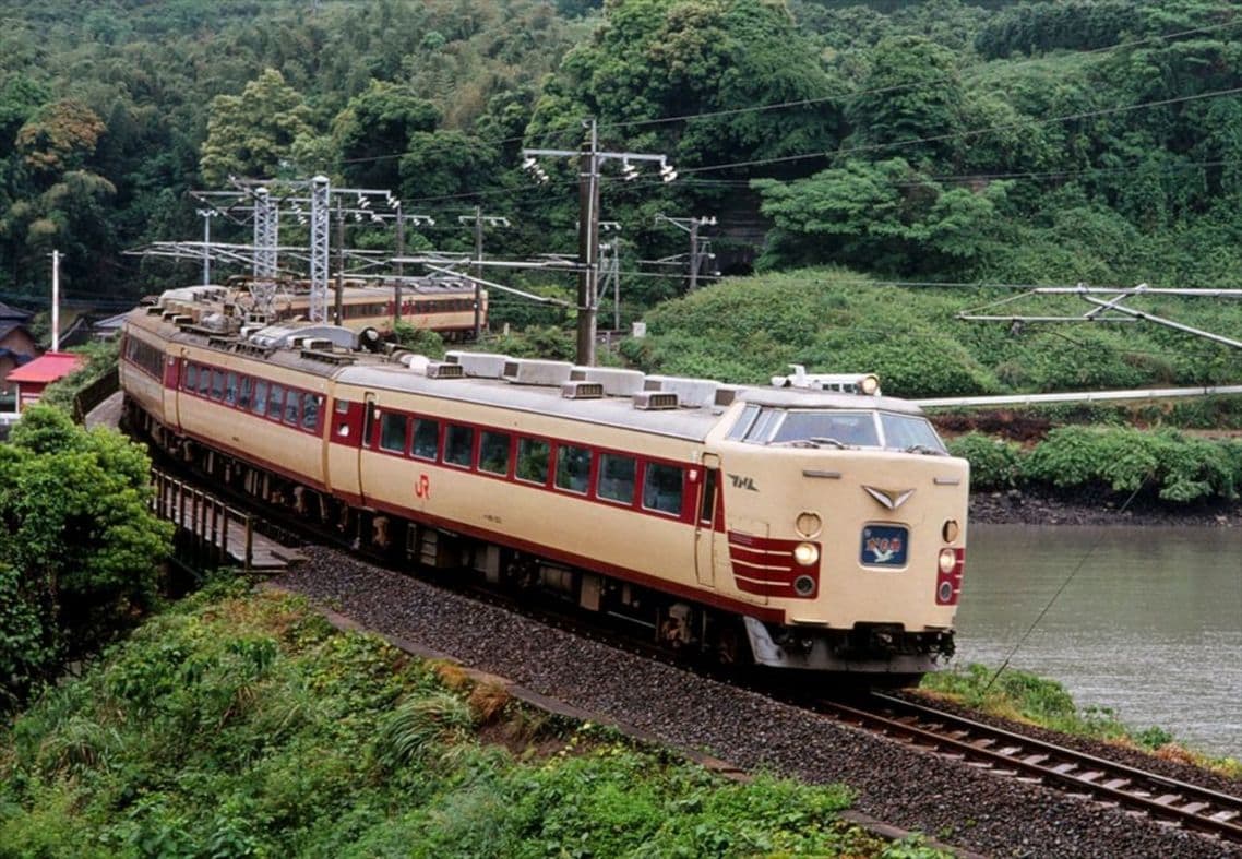 長崎本線を走る485系「かもめ」